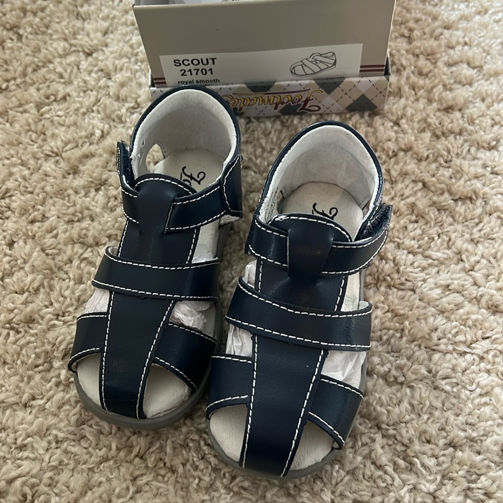 Footmates Navy scout sandals NWT